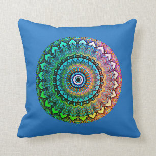 Roligt Rainbow and Hearts Mandala on Blue Kudde