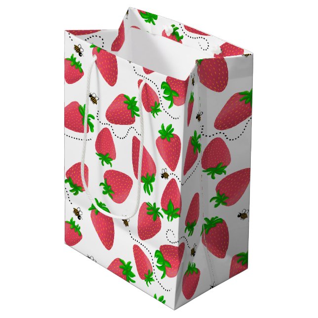 Roligt Red Strawberry och Bee Gift Bag (Framsidan Vinklad)