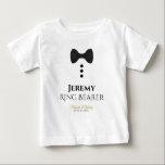 Roligt Ring Bearer Black Tie Bröllop Småbarn T-shi T Shirt<br><div class="desc">Dessa t-shirts med roligt är designade som favörer eller gåvor till bröllop ring. T-tröjan är vit och har en bild av en svart bågslips och tre knappar. Texten lyder Ring Bearer och har ett ställe att skriva in namn samt bröllop parets datum namn och bröllop. Underbart tillägg till en bröllop-säck....</div>
