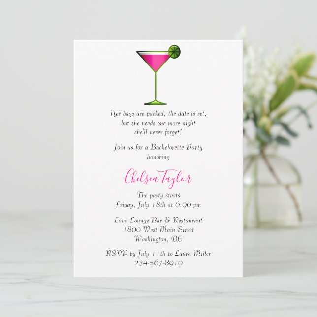 Roligt Rosa Martini Cocktail Hour Bachelorette Par Inbjudningar (Stående Fram)