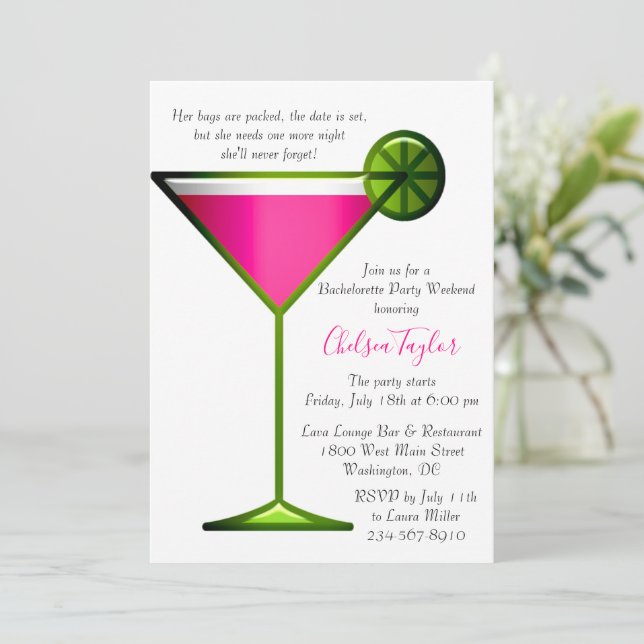 Roligt Rosa Martini Cocktail Hour Bachelorette Par Inbjudningar (Stående Fram)