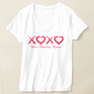 Roligt rött slitna XOXO kärlekssyssar vin choklad T Shirt