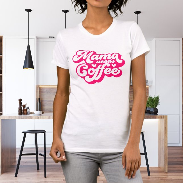 Roligt Shock rosa Mamma behöver kaffe T-Shirt (Skapare uppladdad)