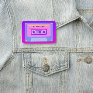 Roligt Shock rosa y2k 90s Vaporwave-kassettestift Namnbricka