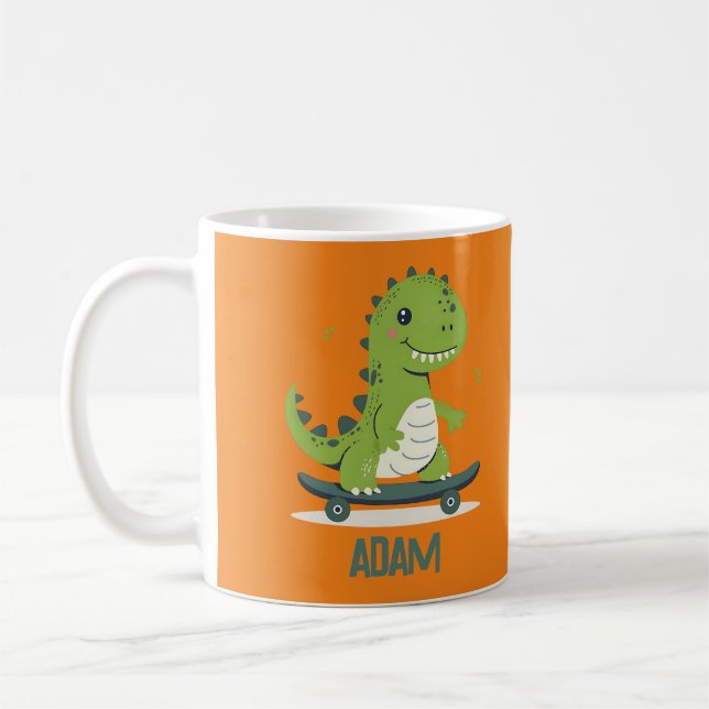 Roligt Skateboarding Dinosaur med Kids Namn Kaffemugg (Vänster)