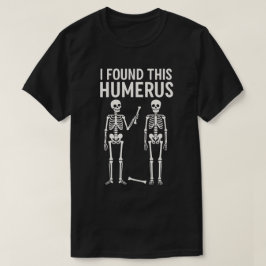 Roligt skelett hittade detta överarmsben | Hallowe T Shirt