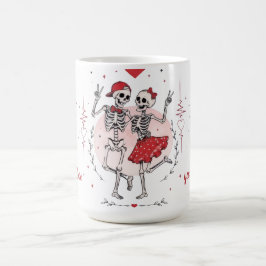 Roligt skelettpar i kärlek kaffemugg