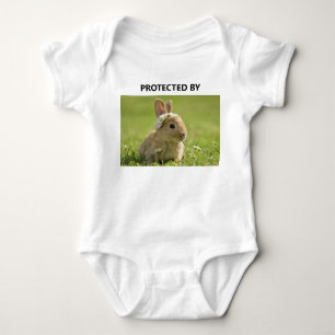Roligt Skyddad Av Kanin Foto T Shirt