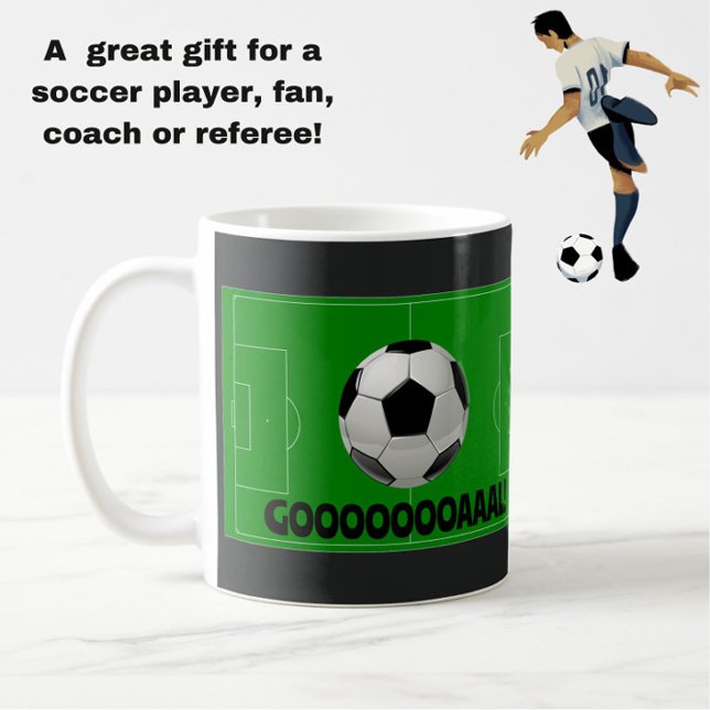 Roligt Soccer Ball and Pitch GOAL! (Fotboll) Idrot Kaffemugg (A fun black, white and green soccer ball mug celebrating goals!)