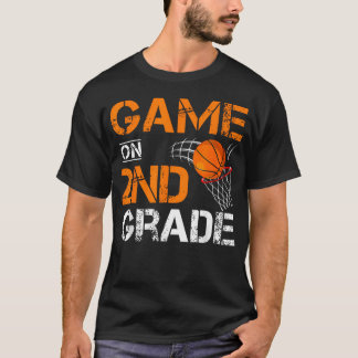 Roligt spel på andra klass basket tillbaka till t shirt
