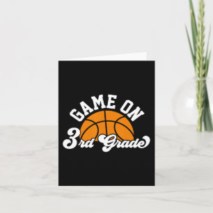 Roligt spel på den tredje Klass-basketbollen först Kort
