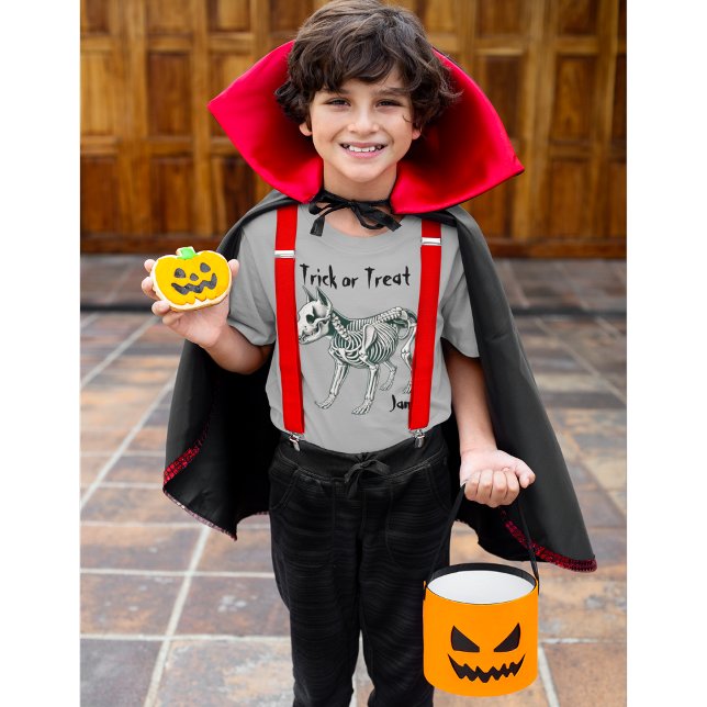 Roligt Spooky Hund Skeleton, Kids Halloween T Shirt (Skapare uppladdad)