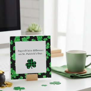 Roligt St. Patrick's Day-lönkort till kollegor Julkort