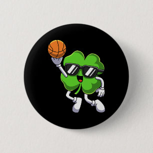 Roligt St patricks day Shamrock Spela Basketball B Knapp