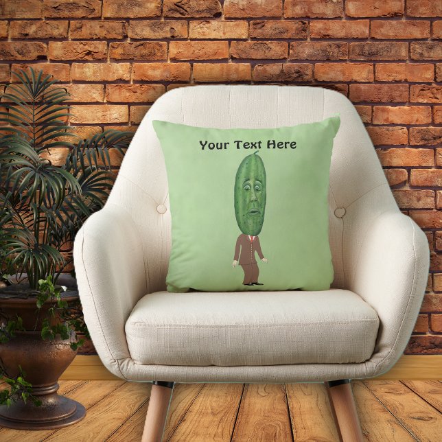 Roligt Stora Grönten Pickle Head med Ansikte i Kos Kudde (Fun man with green pickled head shocked face wearing brown suit on green decorative throw pillow.)