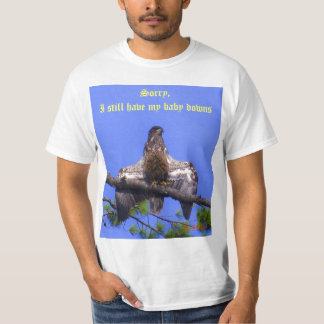 Roligt stort kort med bebisörnen på t-skjortan t-shirt