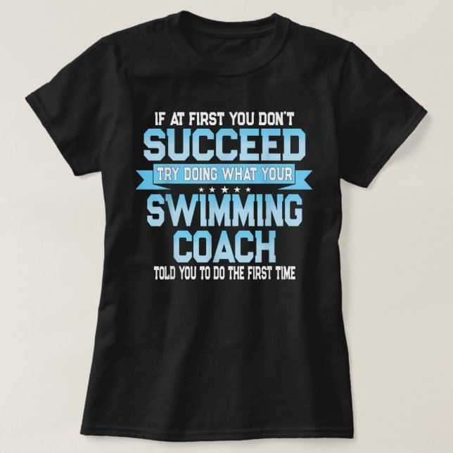 Roligt Swimming Coach Meme - Funny Swimmer Saming T Shirt (Design framsida)