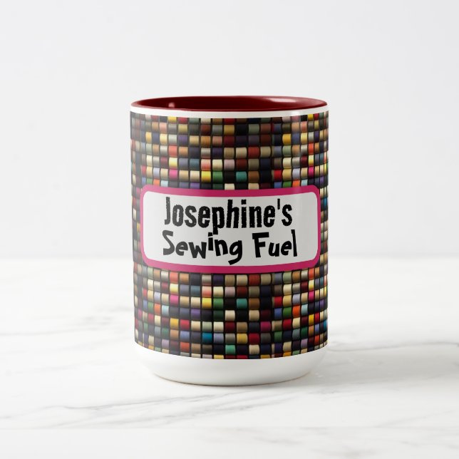 Roligt Syande Älskare Färgtråden Namn Två-Tonad Mugg (Center)