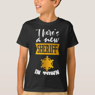 Roligt talesätt Det finns en ny sheriff i staden D T Shirt