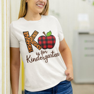 Roligt Teacher K är för Kindergarten Graphic T Shirt