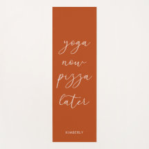 Roligt Terracotta Rust Script Yoga Now Pizza Senar