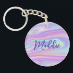 Roligt Trendig Faux Iridescent Personlig med Namn<br><div class="desc">Den här roligten och den moderna nyckelkedjan har en faux iridescent bakgrund i lekfulla skuggor av rosa,  lila och blått. Ovanpå bakgrundsbilden står ditt namn i det moderna kalligrafiskriptet. Utformningen är densamma på båda sidor. Gör en fantastisk gåva till vem som helst - men särskilt till en tonåring!</div>