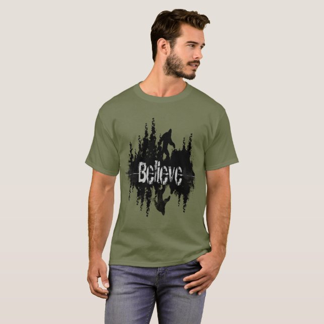 Roligt tror på citattecken eller "stor fot" t-shirt (Hel framsida)