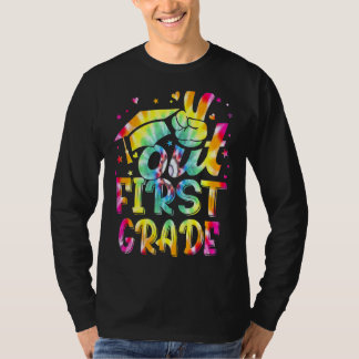 Roligt ut första Klass Studenten förra skoldagen i T Shirt