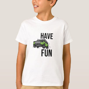 Roligt utanför beställning: grönt SUV äventyr T-Sh T Shirt