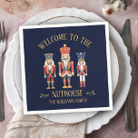 Roligt Välkommen till Nutcracker-julen Pappersservett<br><div class="desc">Lägg till en lekfull beröring till bord med våra "Välkommen till nuthouse"-dockor! De har tre roligtars nötköttskackor och din anpassningsbar familj namn,  de är perfekter för att sprida julklackar vid varje måltid.</div>
