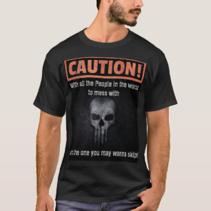 Roligt Varning citat med Grått Skulls bakgrund T Shirt