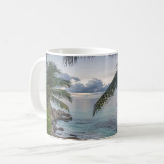Roligt vid stranden kaffemugg