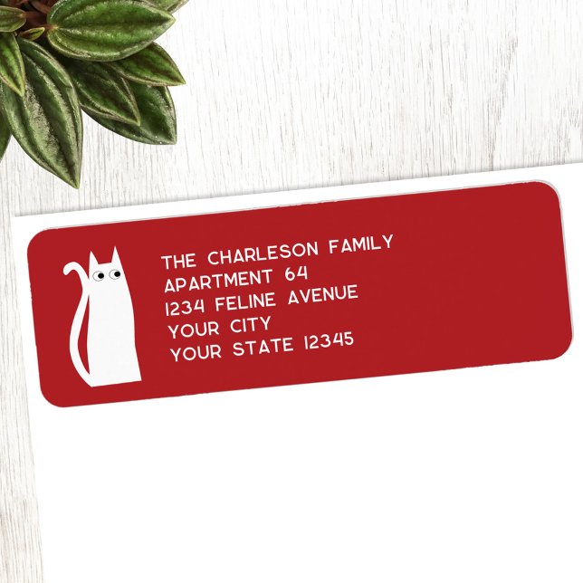 Roligt Vit Katt Röd Returadress Etikett (White cat on red personalized return address label perfect for Christmas and the Winter Holidays)