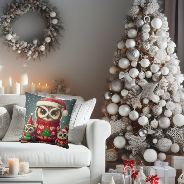 Roligten uggla i Cute Jul Kudde (Cute Christmas owls for your home decor this year.)