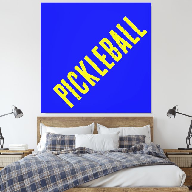 Roligtens Coola 90s Gult diagonal text på ljusblå  Canvastryck (Insitu (sovrum))