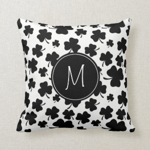 Roligtsvart & vitShamrockmönster med monogramen Kudde