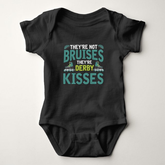 Roller Derby Skater Sking Bruises Stunt Kisses T Shirt (Framsida)