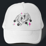 Roller Skates Derby Skating Roller Babe Keps<br><div class="desc">Minimalistisk Roller Skates Teckning. Två fyrkantiga rullskridbilder. Enkel,  estetisk rullskridskor,  rullskridskor,  modern illustration. Ge mig en skater. Rullskridskor,  fyrkantiga skridskor med rosa. Rullskridskor,  rullskridskor,  gåvor till rullskridskor.</div>