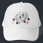 Roller Skates Derby Skating Roller Babe Keps<br><div class="desc">Minimalistisk Roller Skates Teckning. Två fyrkantiga rullskridbilder. Enkel,  estetisk rullskridskor,  rullskridskor,  modern illustration. Ge mig en skater. Rullskridskor,  fyrkantiga skridskor med rosa. Rullskridskor,  rullskridskor,  gåvor till rullskridskor.</div>
