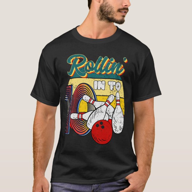 Rollin i 10 Bowling Födelsedagsfest 10th Birthda T Shirt (Framsida)