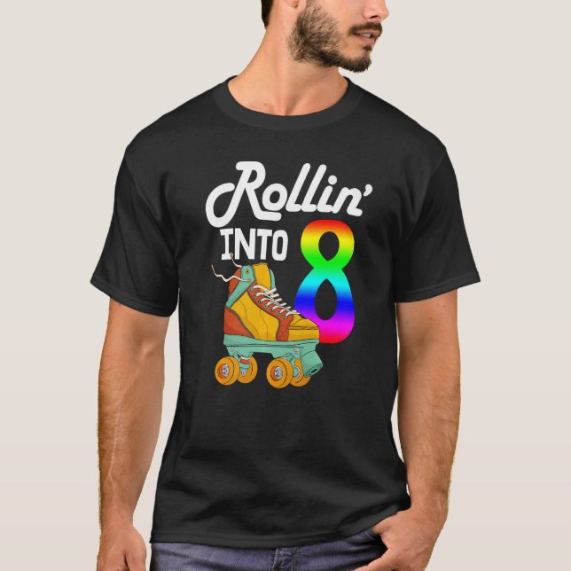 Rollin i 8 Kvinnor som kissar rullskor Birthda T Shirt (Framsida)