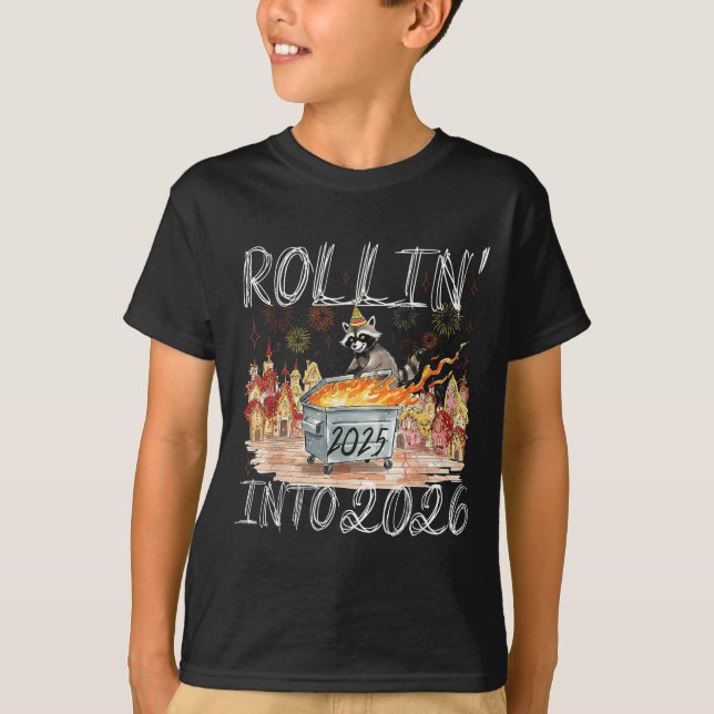 Rollin' Into 2026 Happy New Year Raccoon Men Women T Shirt (Framsida)