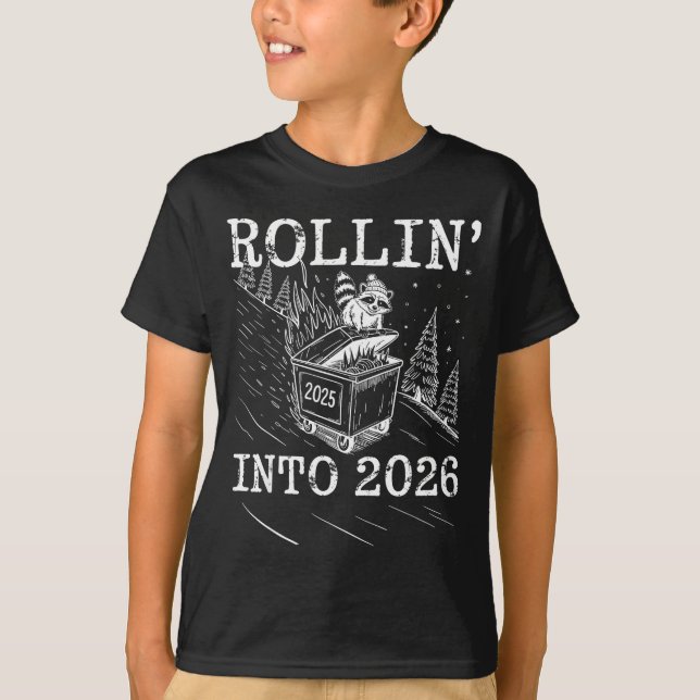 Rollin’ Into 2026 Raccoon Dumpster Fire New Year M T Shirt (Framsida)