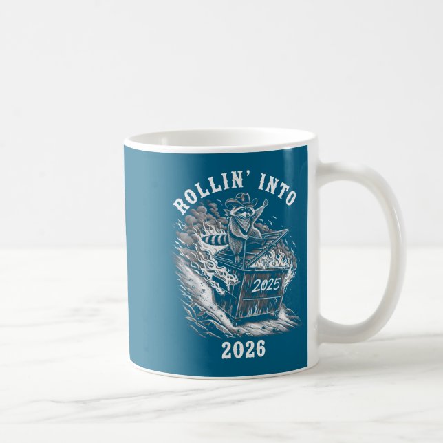 Rollin Into 2026 Raccoon Funny Dumpster Fire 2025  Kaffemugg (Höger)