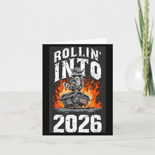 Rollin Into 2026 Raccoon Funny Dumpster Fire 2025  Kort (Framsida)