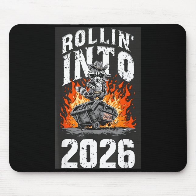 Rollin Into 2026 Raccoon Funny Dumpster Fire 2025  Musmatta (Framsidan)