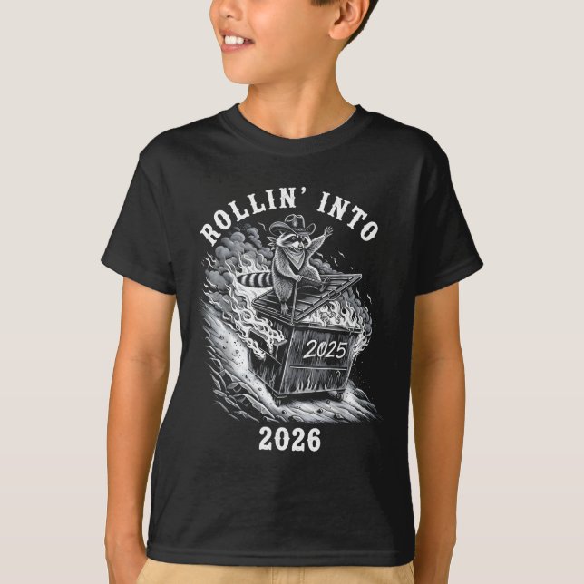 Rollin Into 2026 Raccoon Funny Dumpster Fire 2025  T Shirt (Framsida)