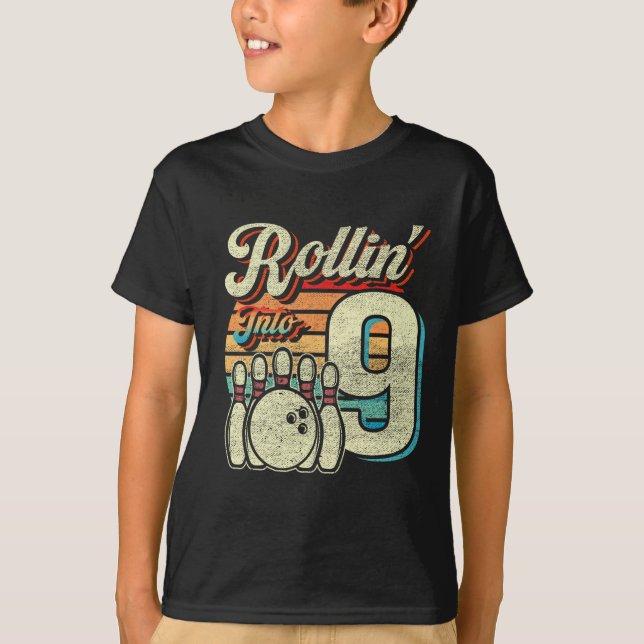 Rollin Into 9 Bowling Birthday Party 9th Birthday  T Shirt (Framsida)