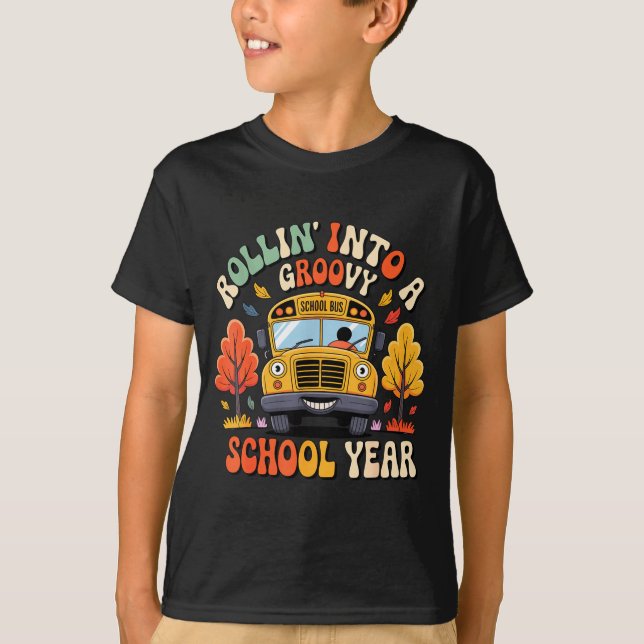 Rollin Into A Groovy School Year Retro School Bus  T Shirt (Framsida)