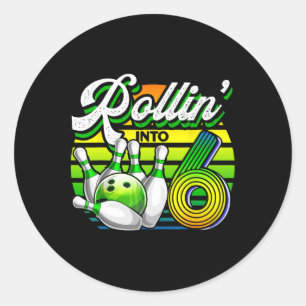 Rollin till 6 Retro Bowling Ball 6e Birthday Par Runt Klistermärke